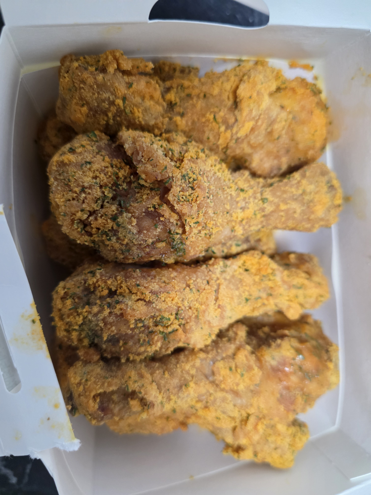 BHC치킨 보라매역점 대표 사진