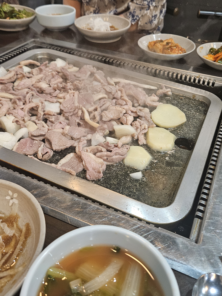 Banseokwie (반석위에) 2