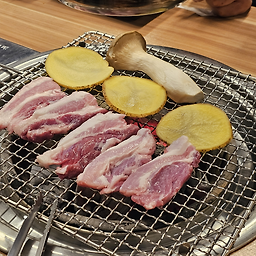 Chamhangoryeongdwitgogi (참한고령뒷고기) 3