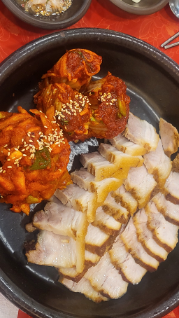 Jeontonghangaribossam (전통항아리보쌈) 2