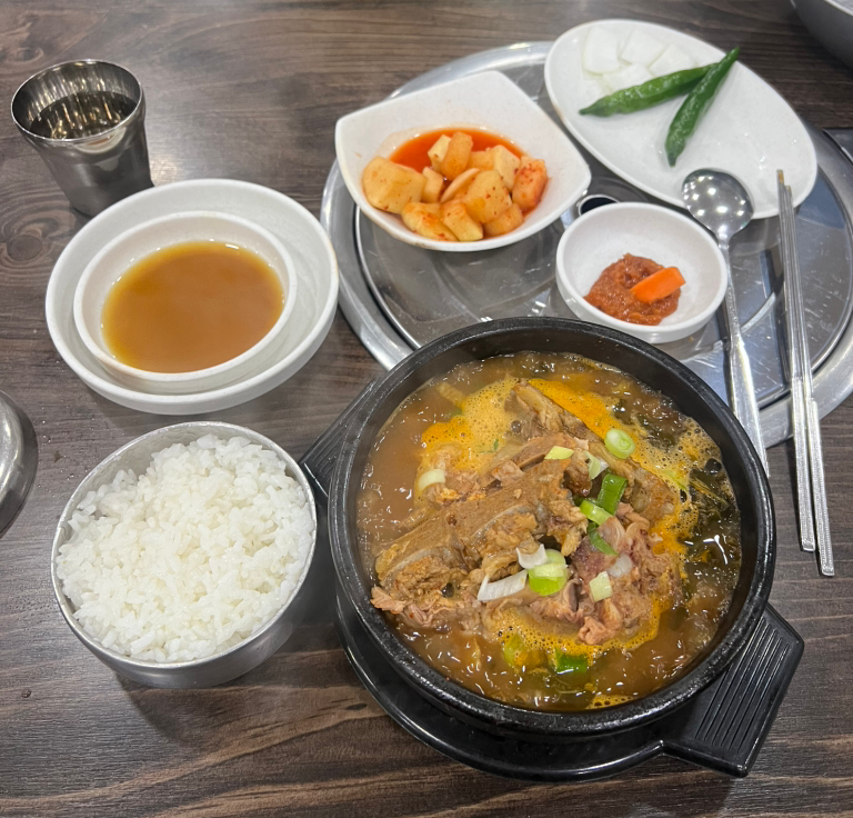 24시뼈다귀탕 4