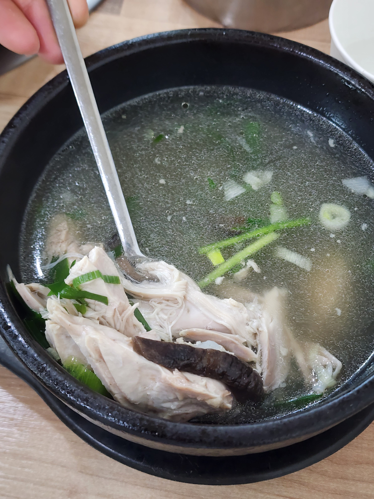 Neungiyasanbonjeom (능이야산본점) 3