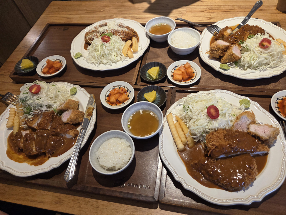Dotoridonkkaseu (도토리돈까스) 1
