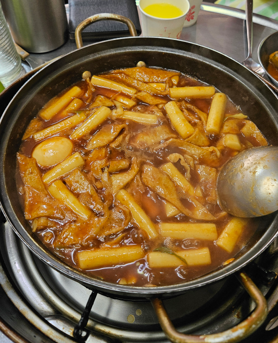 Momojeukseoktteokboki (모모즉석떡볶이) 1