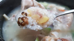 Hyoyane samgyetang (효야네 삼계탕) 2