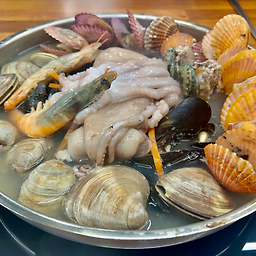 Bakseunggwanghaemulsonkalguksu (박승광해물손칼국수) 1
