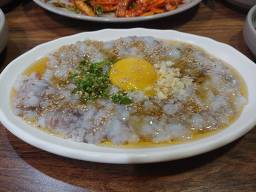 Jeongyungi hwangchillakji (정윤기 황칠낙지) 1