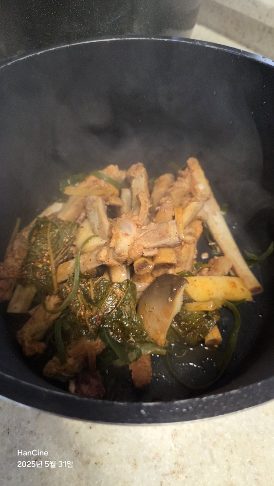 Minjippyeodagwihaejangguk (민지뼈다귀해장국) 2