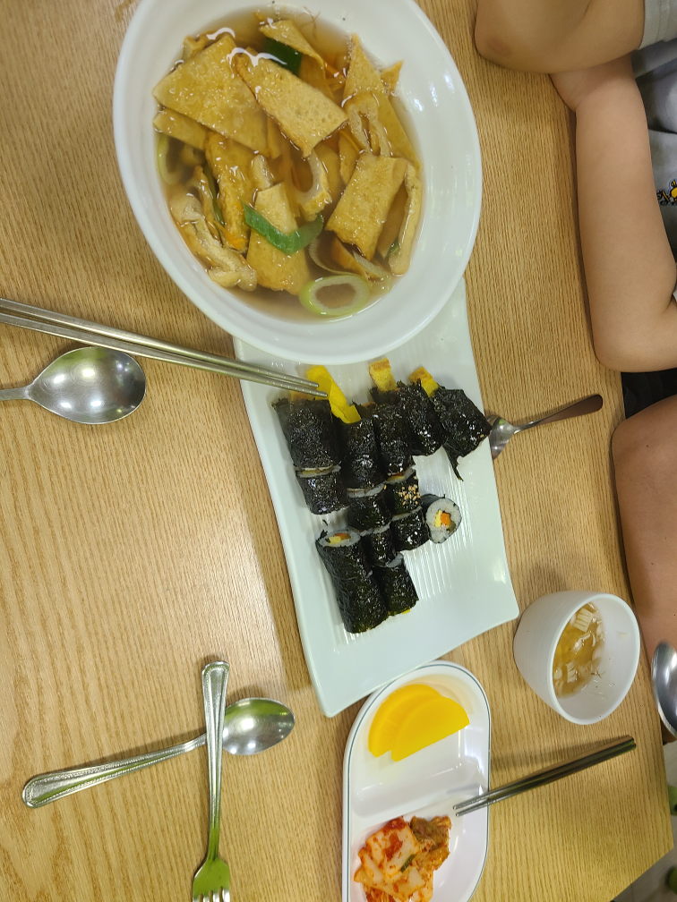 Ttaengkyukkomagimbap (땡큐꼬마김밥) 1