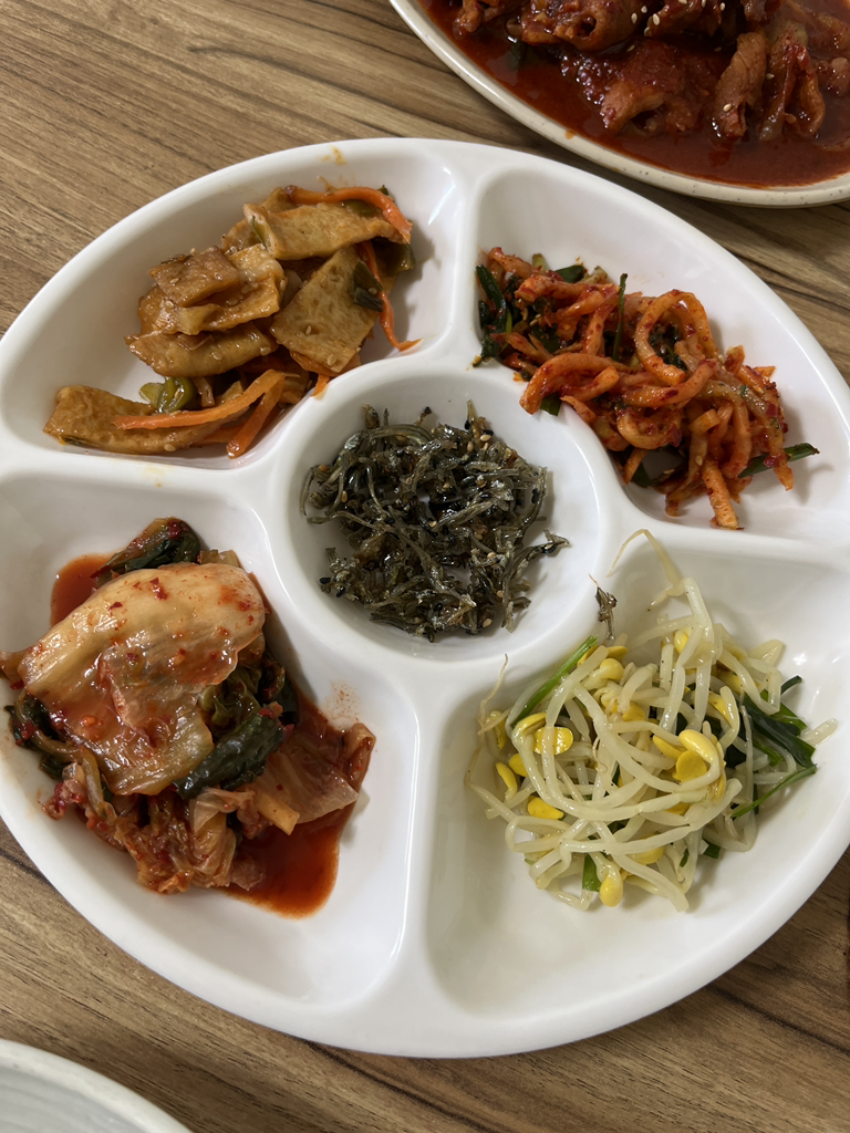 Sonssinekaempeusikdang (손씨네캠프식당) 1