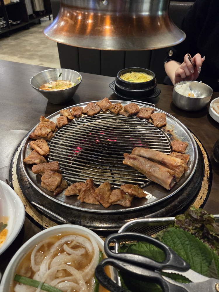 흥부골 숯불돼지왕갈비 1
