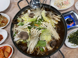 Yongbawisikdang (용바위식당) 1