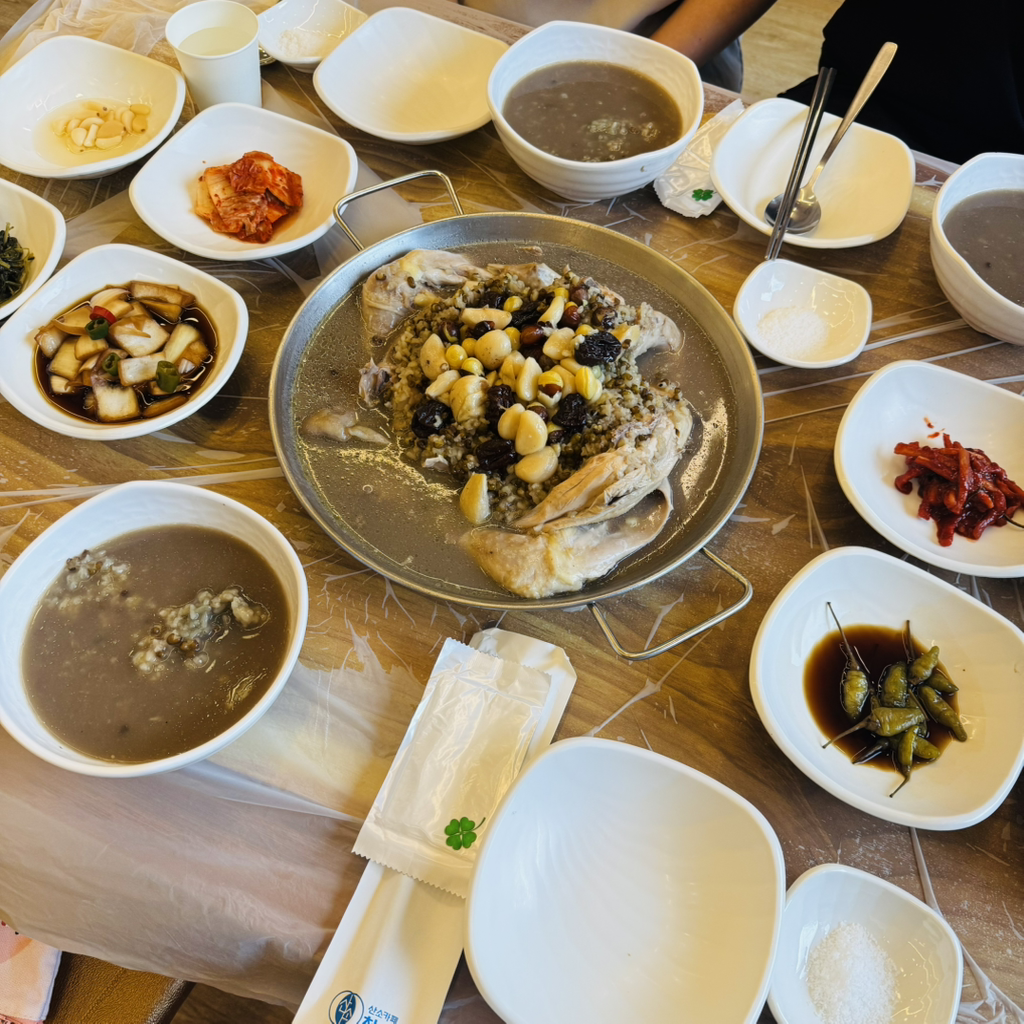 Dalgiyaksudakbaeksukhaeseong (달기약수닭백숙해성) 3
