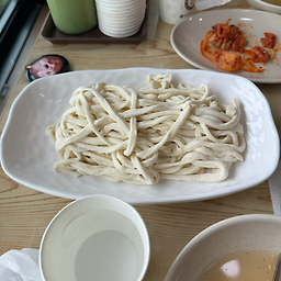 Gohyangsyabeusyabeukalguksu (고향샤브샤브칼국수) 2