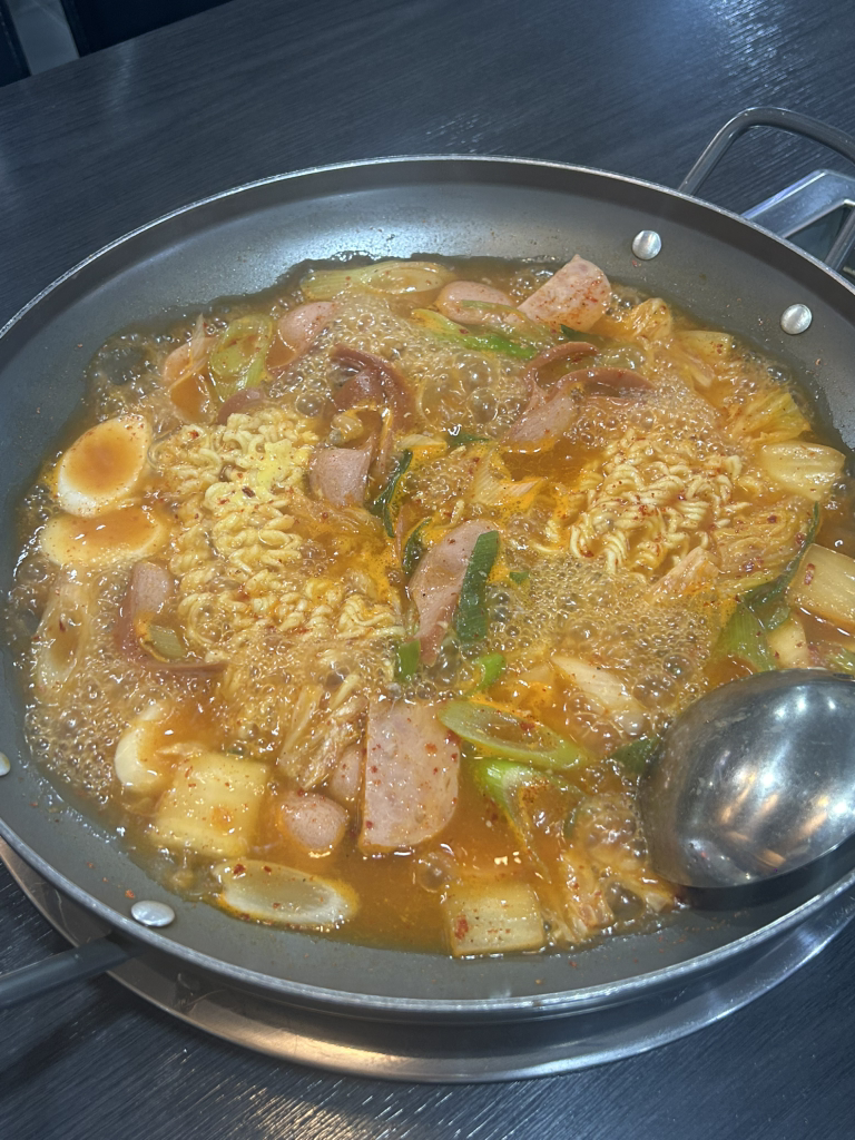 Uijeongbujeongtongbudaejjigae (의정부정통부대찌개) 2