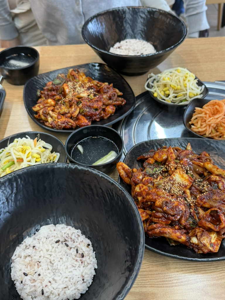 Dotgabibuljjukkumiyangjujeom (돗가비불쭈꾸미양주점) 1