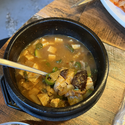 Mannamyeongpumdwaeji (만나명품돼지) 1