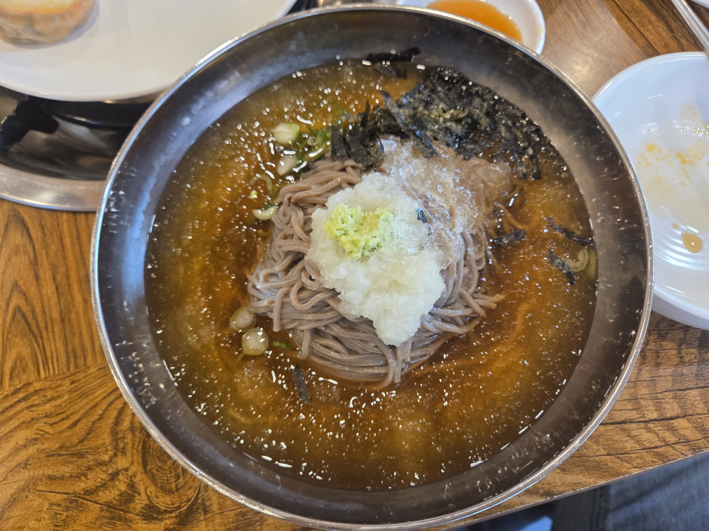 Gyeongbokgunggaeseongsonmandumemil (경복궁개성손만두메밀) 1