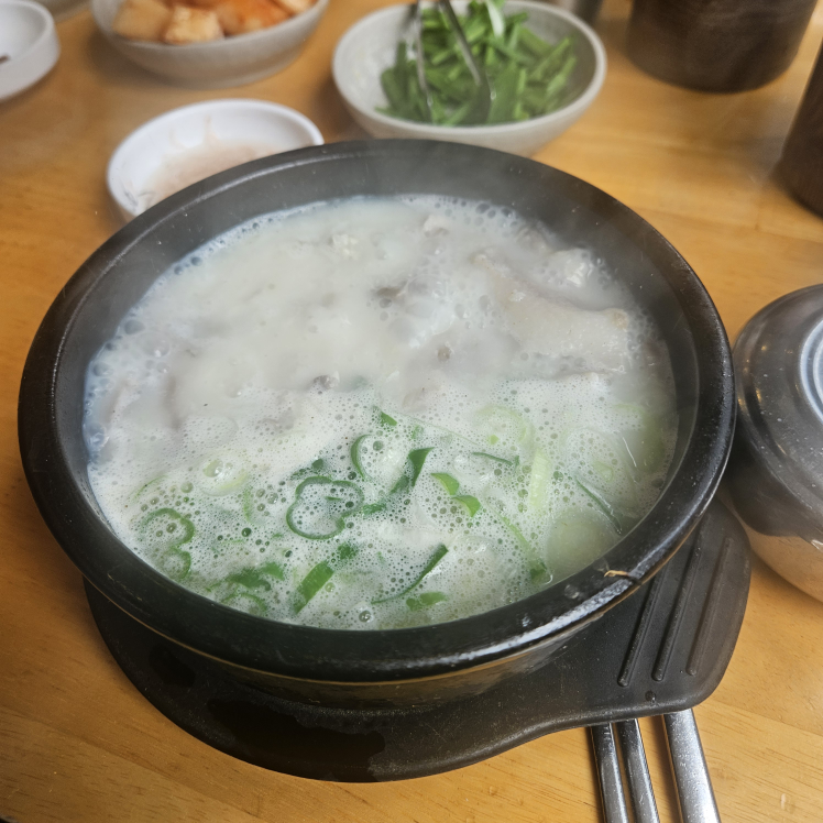복돈이순대국육회해물포차 대표 사진