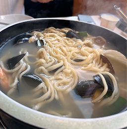 Goraehaemulkalguksu (고래해물칼국수) 3
