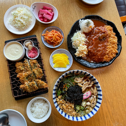Sanchaeksonkalguksudongaseu (산책손칼국수돈가스) 3