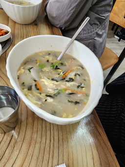 Gimganegamasotgomtang (김가네가마솥곰탕) 1