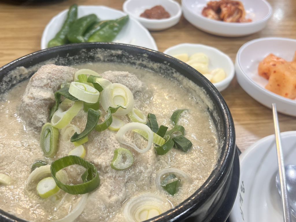 Songdomyeongpumsamgyetang (송도명품삼계탕) 3