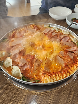 Gapbunebudaejjigae (갑부네부대찌개) 1