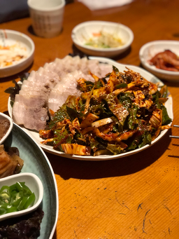 Jeongdeun sarangchae (정든 사랑채) 1