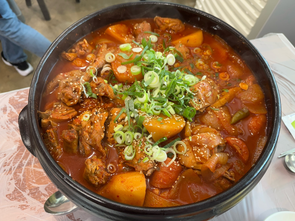 Seogyerigadeun (서계리가든) 1