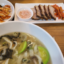 Haneuleulnaneunkalguksu (하늘을나는칼국수) 2