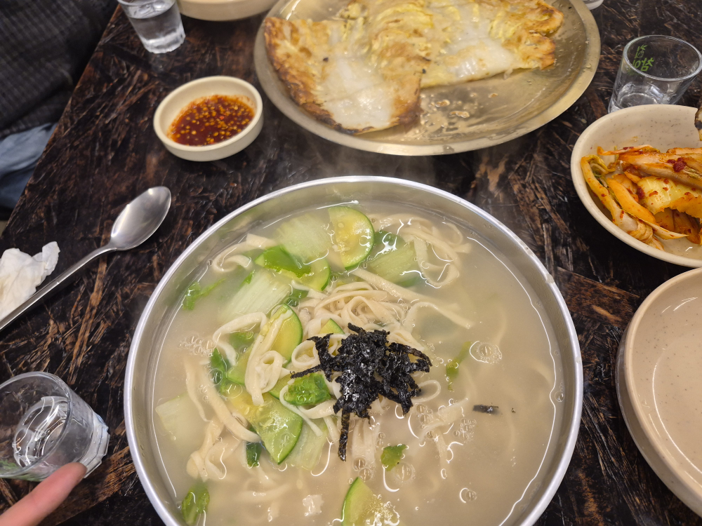 Gyeongbukkalguksu 4
