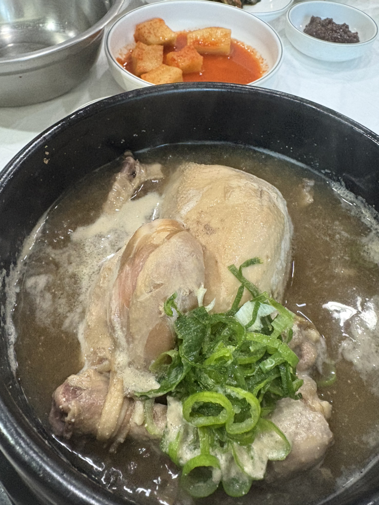 Geumsanhanbangsamgyetang (금산한방삼계탕) 3