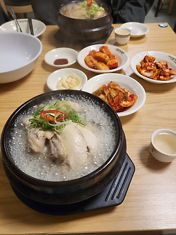 Gajeongjipsamgyetang (가정집삼계탕) 2