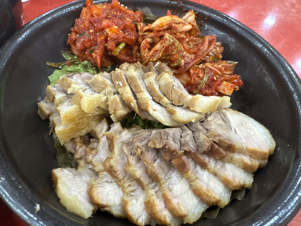 Hangaribossam (항아리보쌈) 3