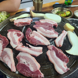 Sotttukkeonggui (솥뚜껑구이) 2