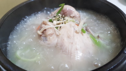 Hyoyane samgyetang (효야네 삼계탕) 1