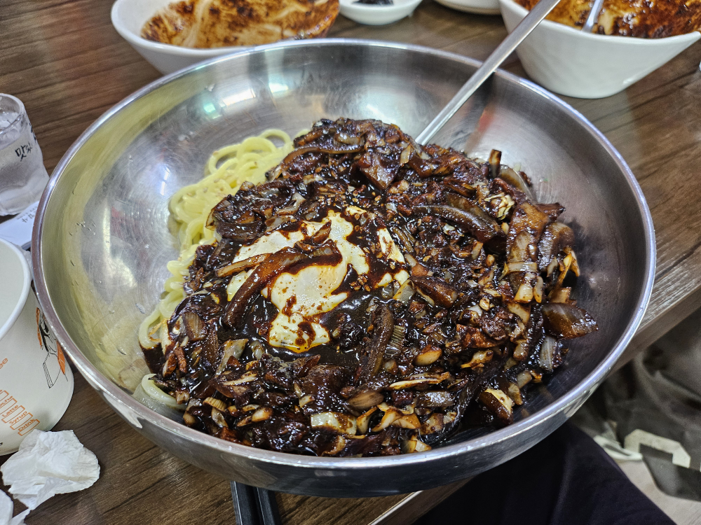 Giraseongjaengbanjjajang (기라성쟁반짜장) 3