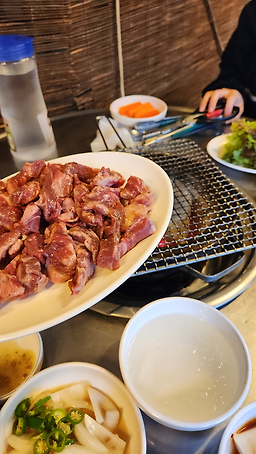 Hwangsosutbulkkomjangeo (황소숯불꼼장어) 3
