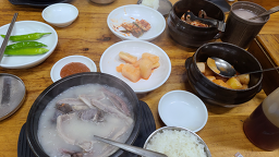 Dwaejimaeulsundaeguk (돼지마을순대국) 2