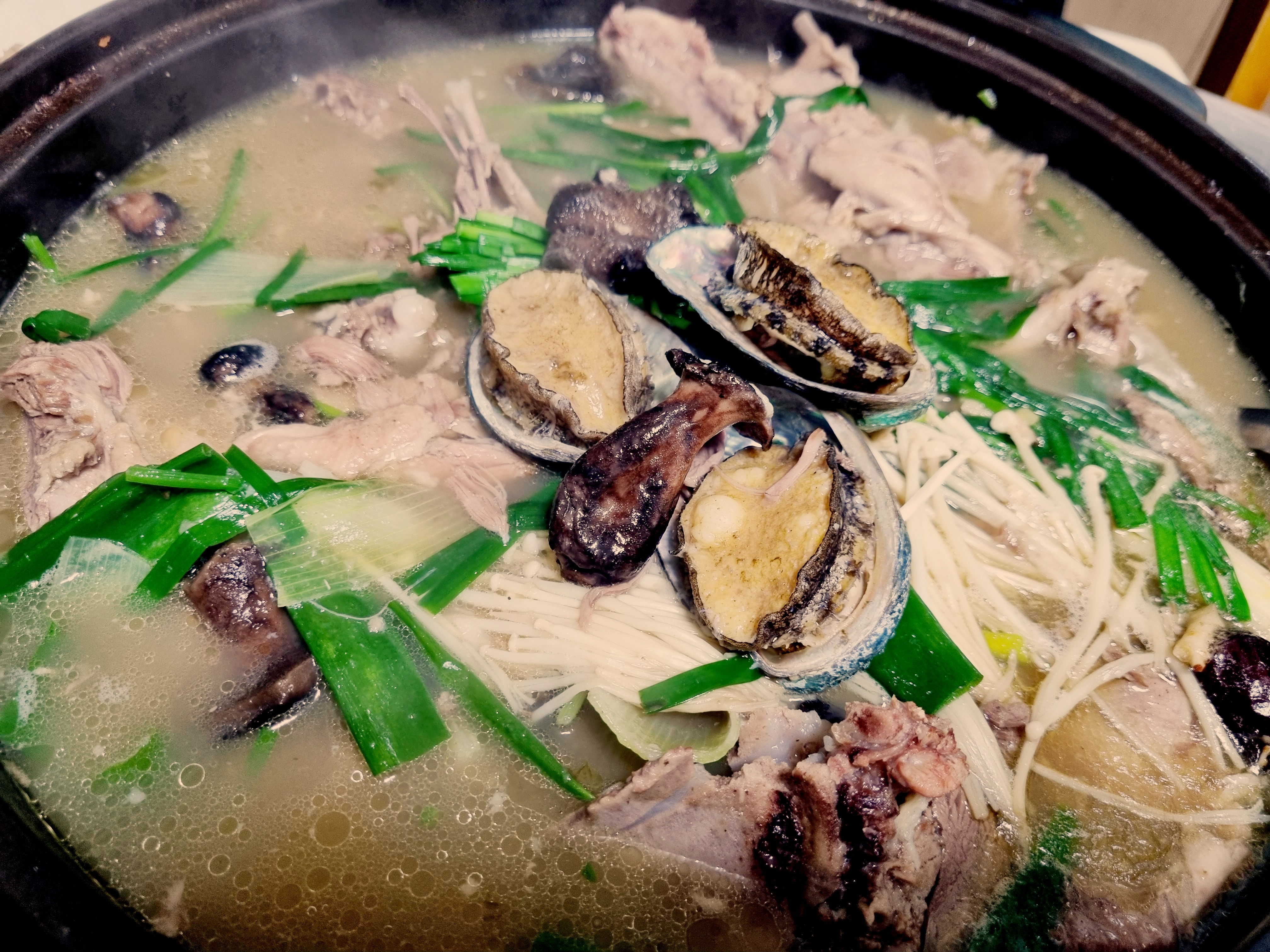 Sigoljipheukyeomso (시골집흑염소) 3
