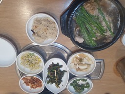 Chamilleungibeoseotbaeksuk (참일능이버섯백숙) 2