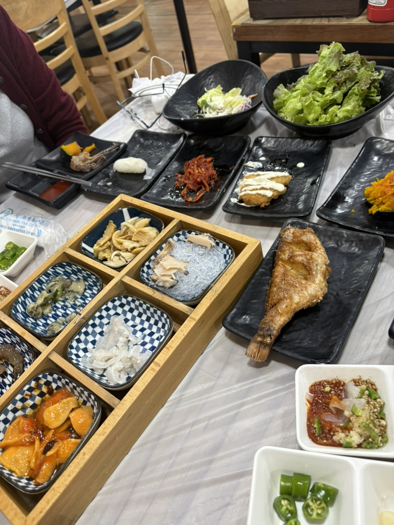 Isabujanggunhoetjip (이사부장군횟집) 2