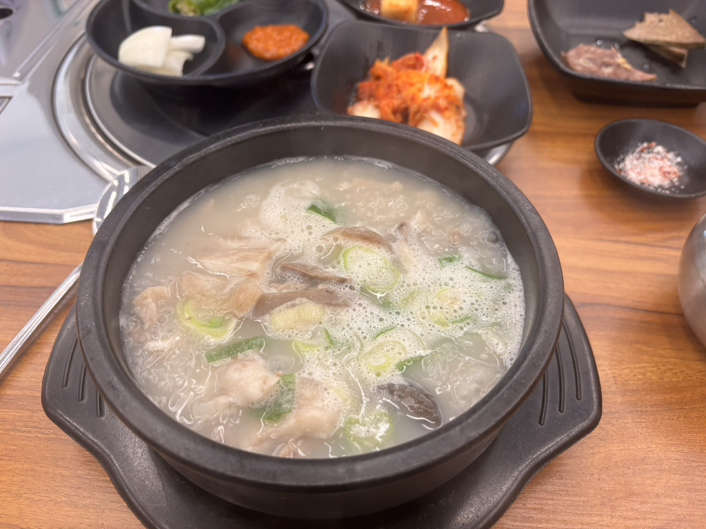 Baekamsigolsundaeguk (백암시골순대국) 2