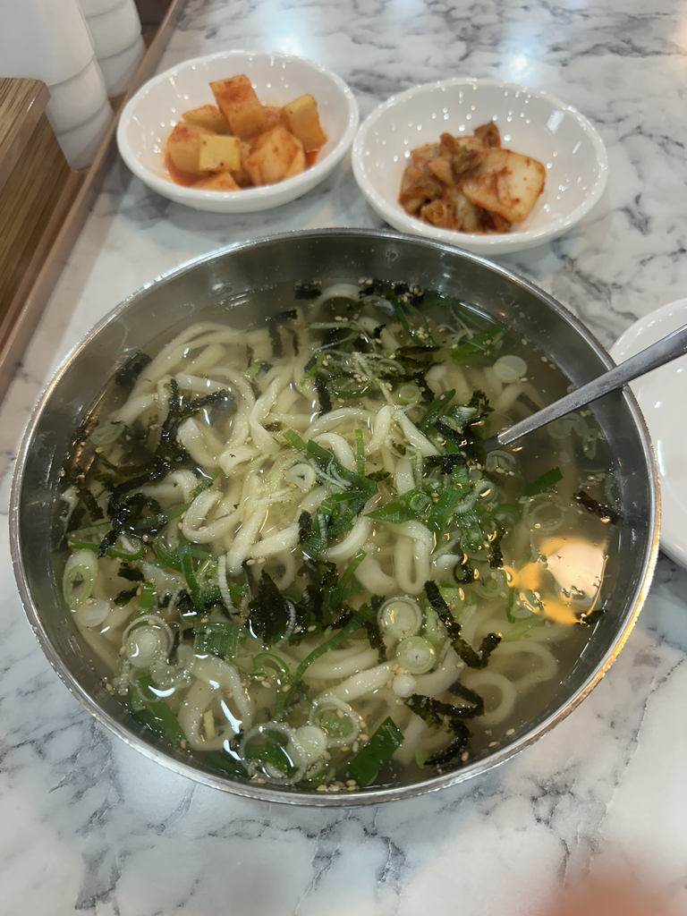 Chanumulyennalsonkalguksu (찬우물옛날손칼국수) 2