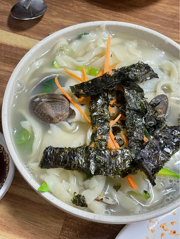Ilwolbajirakkalguksu (일월바지락칼국수) 1