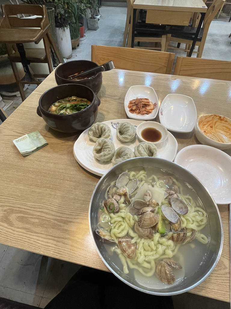 Cheonnyeonchosonkalguksu (천년초손칼국수) 3
