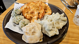 Bukchonsonmandu (북촌손만두) 1