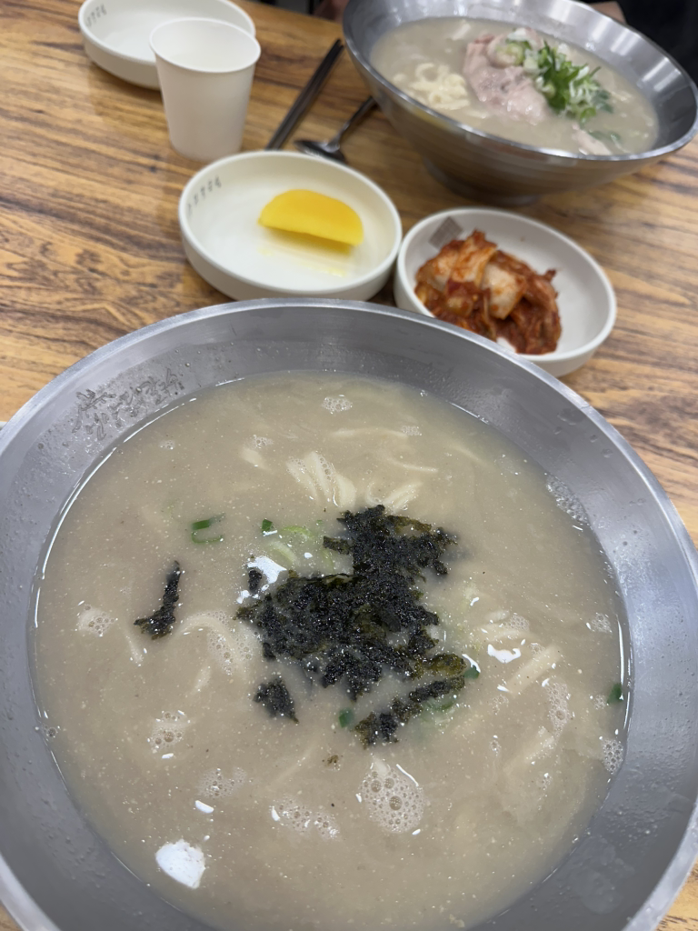 Eonyangdakkalguksu (언양닭칼국수) 1