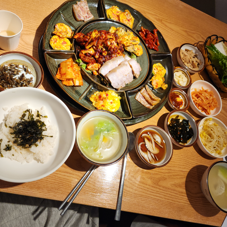 Yongilijjukkumibossamgukbap (용일이쭈꾸미보쌈국밥) 2